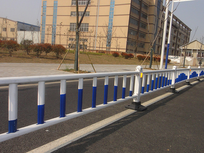 道路护栏的特点以及设置之初都需要注意些什么?