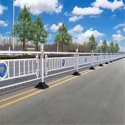 城市交通围栏与市政道路护栏 马路中央隔离栏杆选型指南
